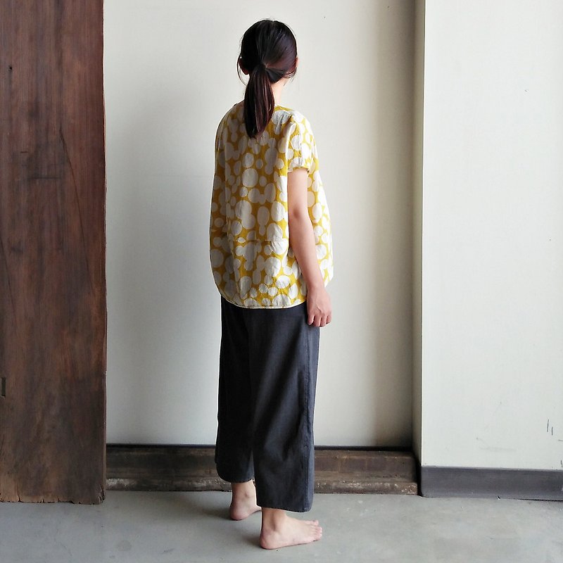 Micro-small stitching tops linen blue bottom rice dots - เสื้อผู้หญิง - ผ้าฝ้าย/ผ้าลินิน หลากหลายสี