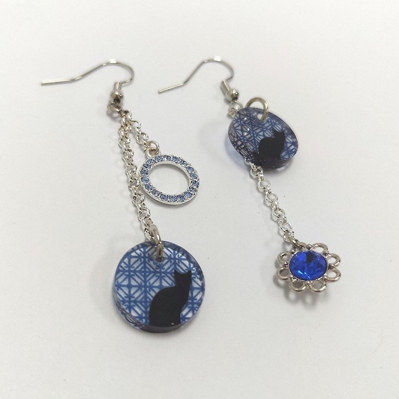 Sapphire Window Pattern Cat Earrings - Earrings & Clip-ons - Acrylic Blue