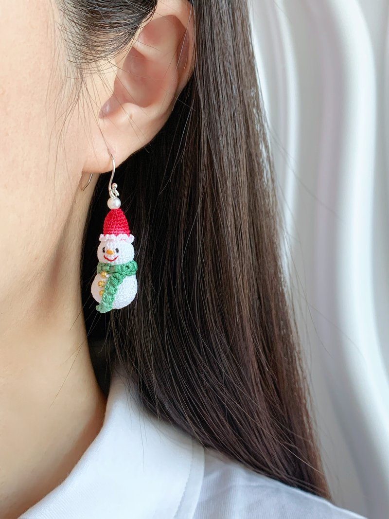 Hand knitted micro hook Christmas series-Snowman S925 Silver earrings necklace - Earrings & Clip-ons - Thread Multicolor