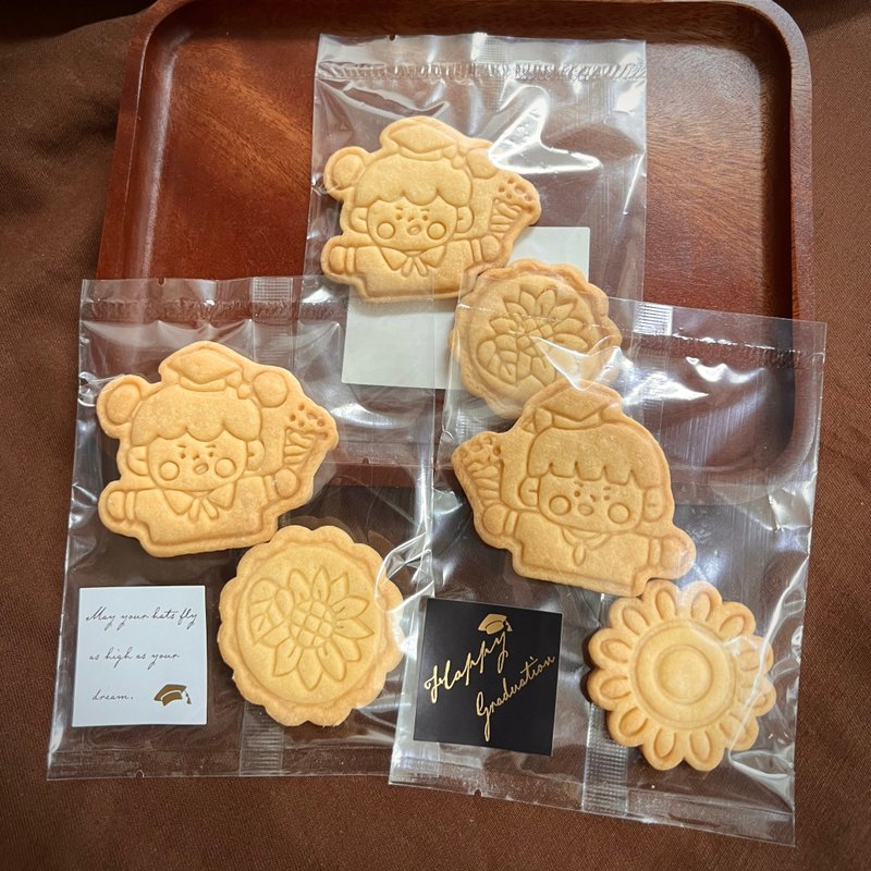 Graduation gift graduation shaped cookies-2 pieces set - คุกกี้ - อาหารสด 