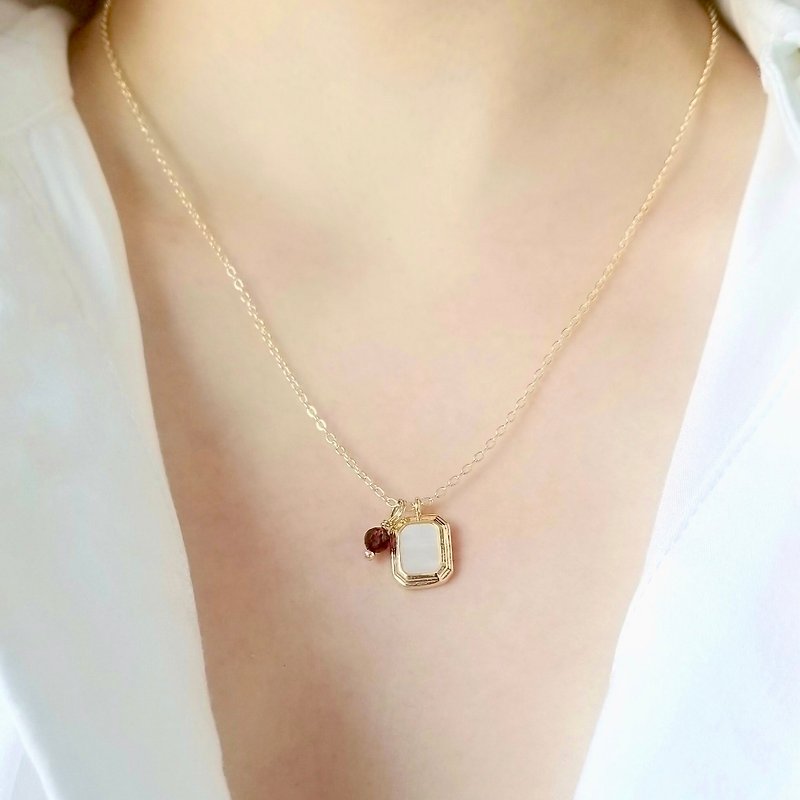 Garnet Charm & Mother-of-Pearl Pendant Healing Crystal Gold Filled Necklace - สร้อยคอ - คริสตัล สีทอง