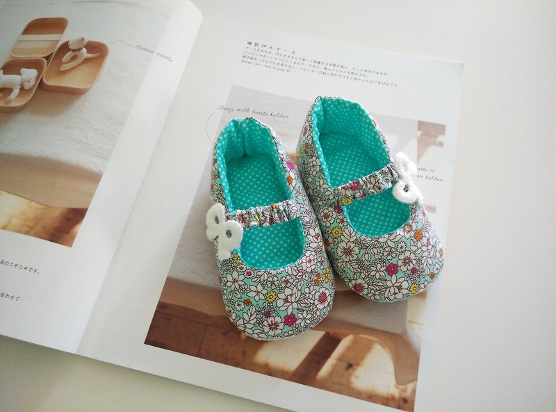 Lake green flower floral baby shoes doll shoes + cotton bowls births gifts - รองเท้าเด็ก - ผ้าฝ้าย/ผ้าลินิน สีเขียว