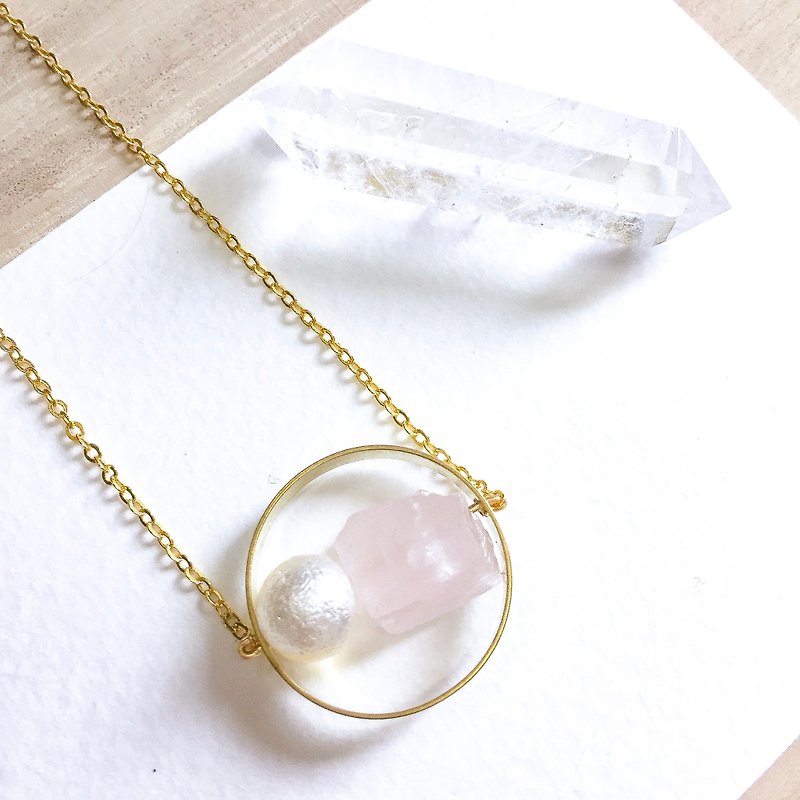Rose Quartz Pink Raw Stone Necklace - สร้อยติดคอ - โลหะ สึชมพู