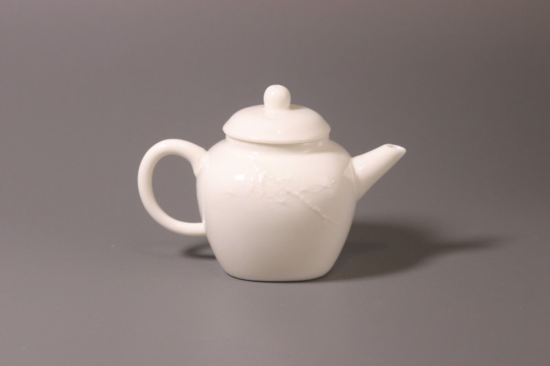 敦睦窯德化模刻印花玉瓷壼圓方款 - 茶壺/茶杯/茶具 - 瓷 白色