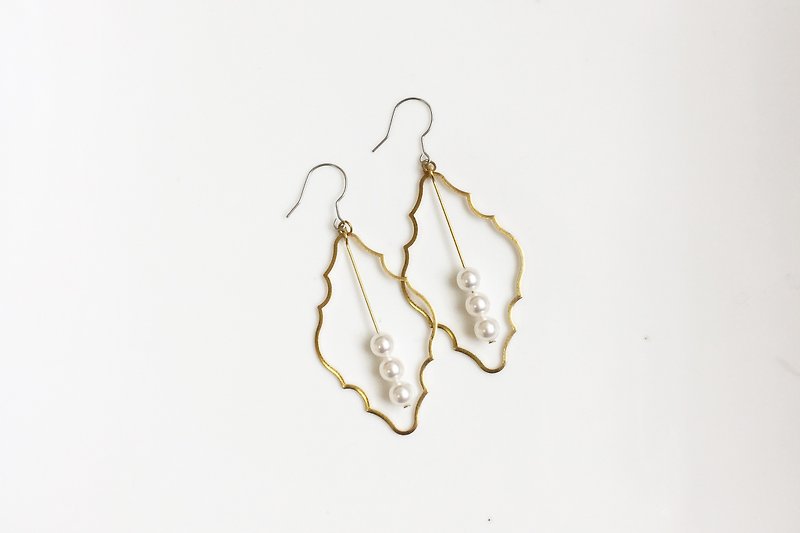 Loving violin pearl brass earrings - Earrings & Clip-ons - Gemstone Gold
