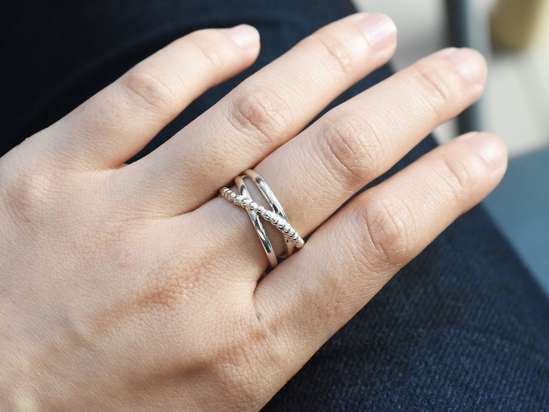 繞 | 純銀戒指 女生寬戒 手作銀飾 情人禮物 - 戒指 - 純銀 銀色
