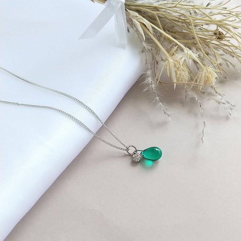 Retro necklace with blue-green one-piece beads - สร้อยคอ - แก้ว สีเขียว