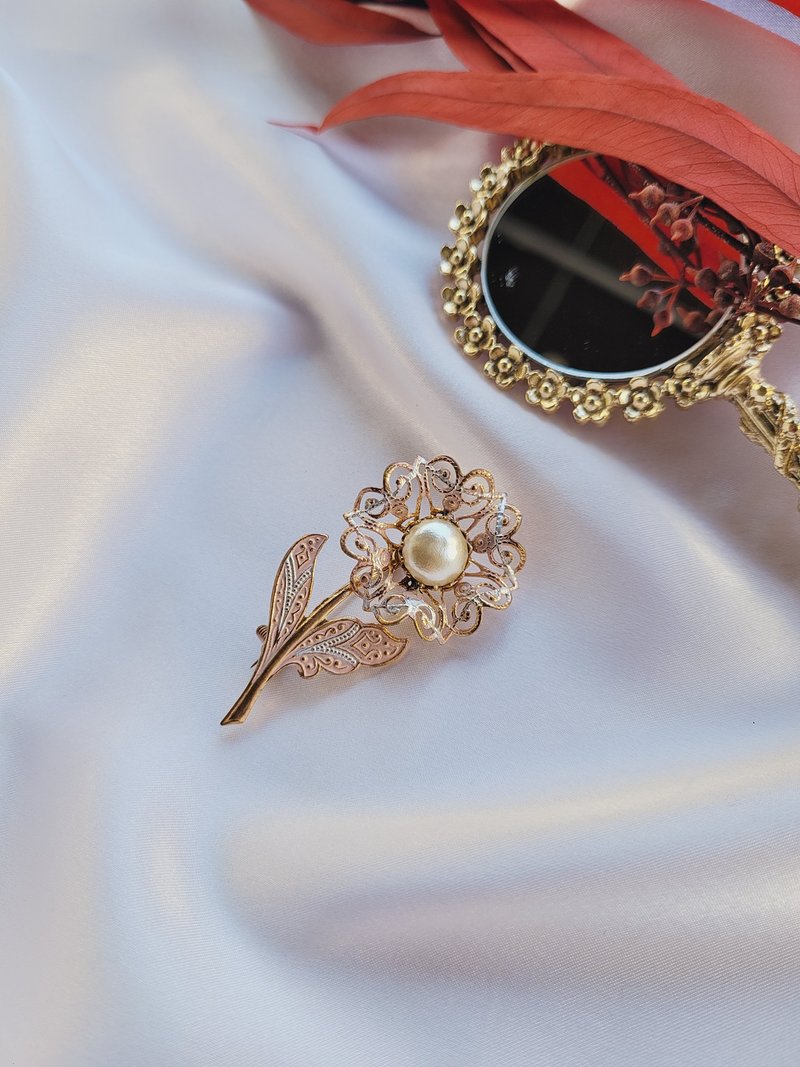 American and Western antique jewelry / Spanish-made 1950's Damascus craft hollow flower pearl brooch pin / Damascening - เข็มกลัด - โลหะ 