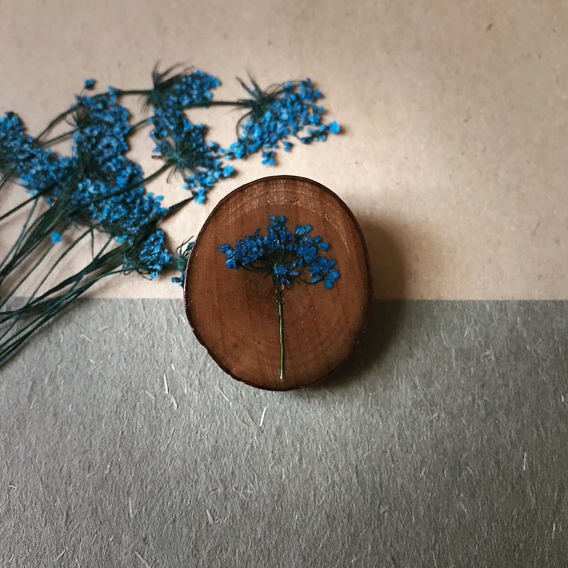 Dried Flower Epoxy Pins/Brooch - เข็มกลัด - ไม้ สีนำ้ตาล