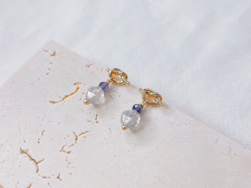 Flowers in the Mist|| Cloud Crystal Cordierite Crystal Earrings - ต่างหู - คริสตัล สีเงิน