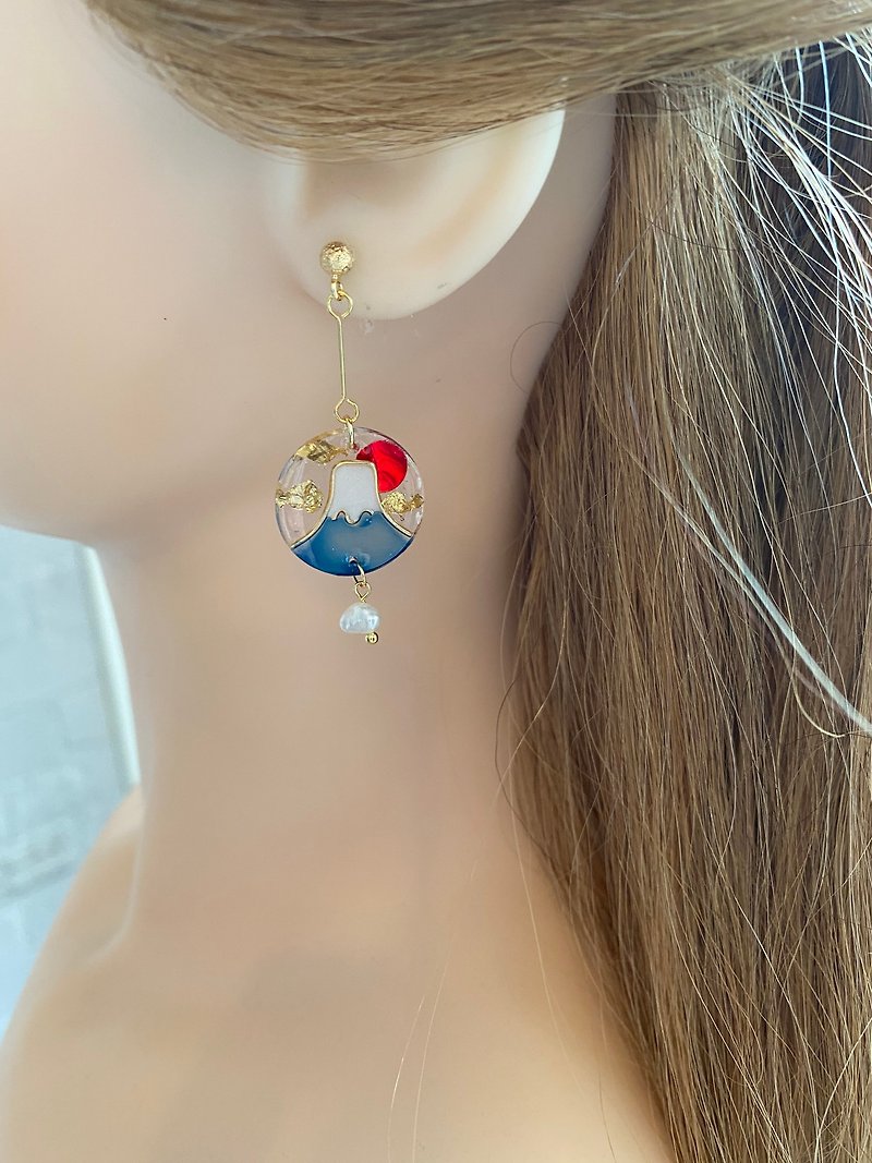 Sunrise Mount Fuji with small pearls, ear pins, Clip-On - Earrings & Clip-ons - Resin Multicolor