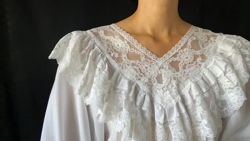 European lace long sleeve top/shirt - เสื้อผู้หญิง - ผ้าฝ้าย/ผ้าลินิน 