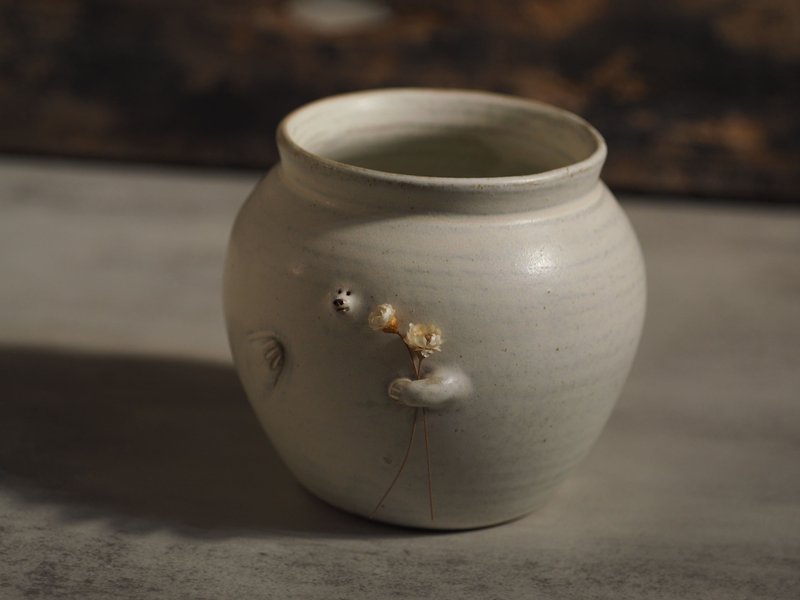 小臉系列—圓花瓶 - 花瓶/花器 - 陶 白色