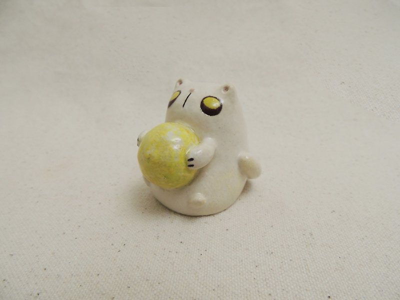 Hug Moon Cat - Stuffed Dolls & Figurines - Pottery White