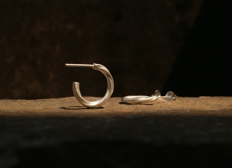 Twist c-hoop earring - silver posts - ต่างหู - เงินแท้ ขาว