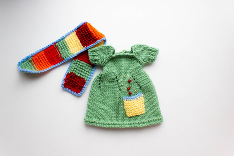 Doll clothes set Knitted green dress for dolls and scarf 設計館