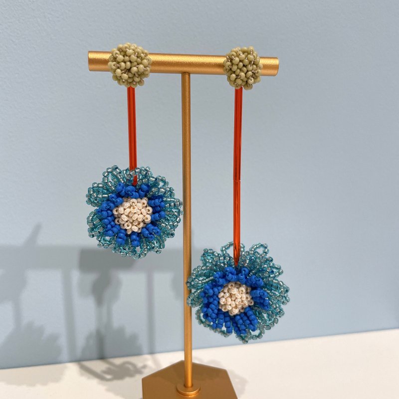 【dancing flower pierce】blue - Earrings & Clip-ons - Other Materials Blue