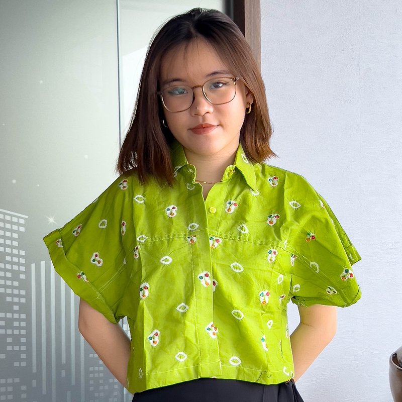 印尼蠟染可愛少女風短版襯衫 PUPUT - 蘋果綠 - PUP008 - 女裝 上衣 - 棉．麻 綠色