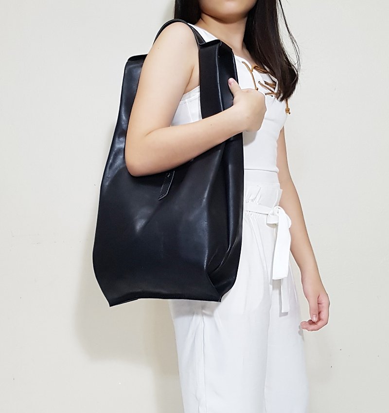 GENUINE LEATHER Black Leather Tote / Shopper Bag / Shoulder Bag / Singlet Bag - กระเป๋าถือ - หนังแท้ 