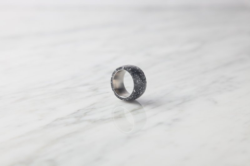 Bare Ring (Terrazzo/Dark Grey) - แหวนทั่วไป - ปูน สีดำ