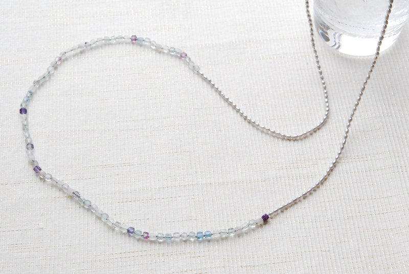 キューブカットフローライトとライス型パールの雨の匂いのロングネックレス - 項鍊 - 半寶石 多色