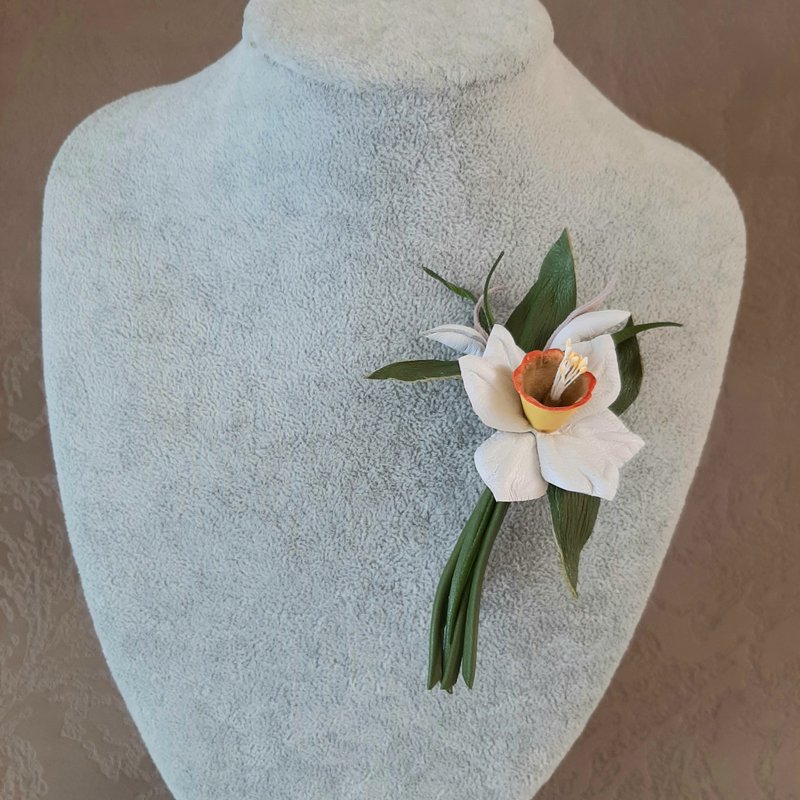 胸針 Leather brooch daffodils hip for her Leather women's jewelry - 胸針 - 真皮 多色