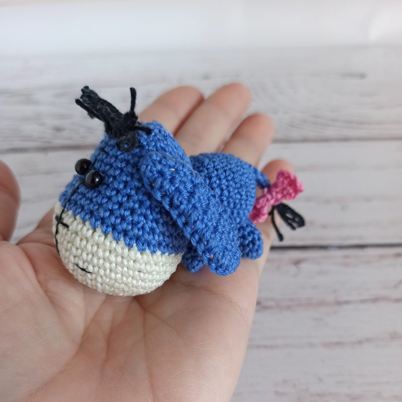 Crochet keychain donkey eeyore ,cute accessories for bag, - 鑰匙圈/鑰匙包 - 棉．麻 藍色