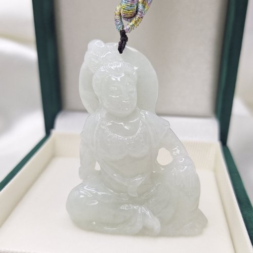 緣圓翡翠 全立體冰潤 手工雕 慈悲守護 自在觀音擺件 | 天然緬甸玉A貨翡翠