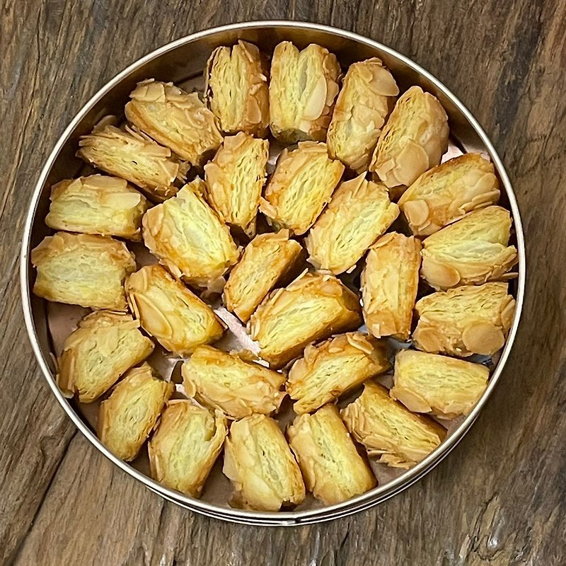 Xiong Jieqiao's tin box puff pastry - เค้กและของหวาน - วัสดุอื่นๆ สีเหลือง
