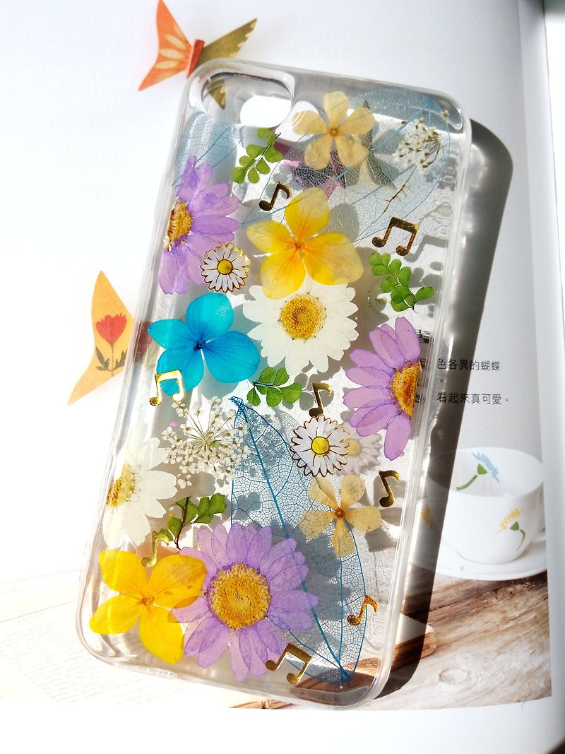 Pressed flowers phone case, iPhone 7 , iPhone 8, Spring color - เคส/ซองมือถือ - พลาสติก หลากหลายสี