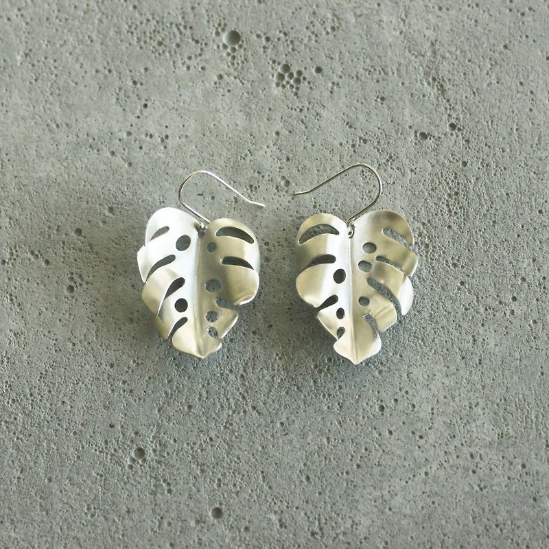 熱帶植物-龜背芋 純銀耳環 Tropical series - 耳環/耳夾 - 銀 銀色