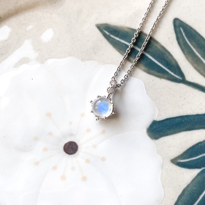 / Wishing on the Moon/ Moonstone Stone Moonstone 925 Sterling Silver Natural Stone Necklace - สร้อยคอ - เงินแท้ สีน้ำเงิน