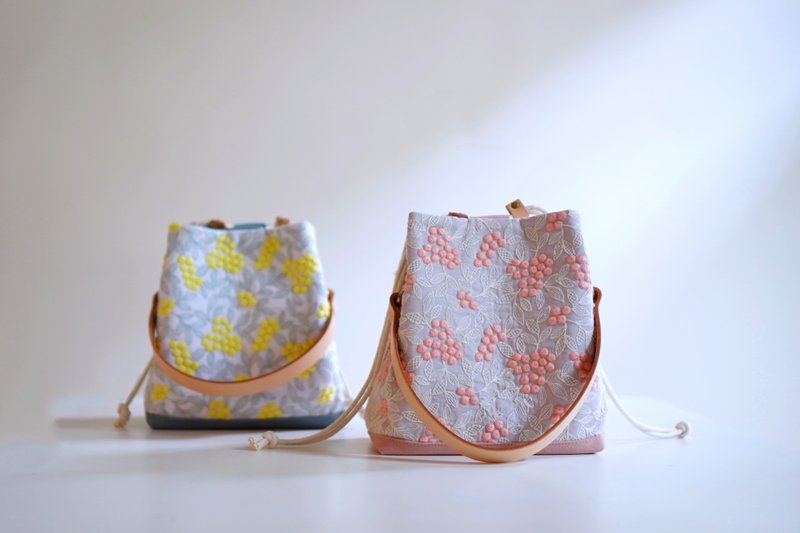 刺繡莓果小水桶包 台灣手工製作 日本進口布料 - 束口袋/束口背包/水桶包 - 棉．麻 粉紅色