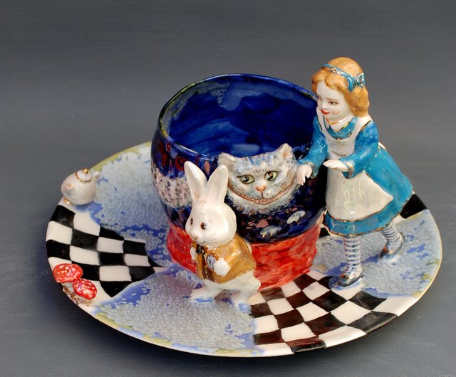 Alice in Wonderland Ceramic sculpture Decorative vase Porcelain figurine  白兔和貓故事 - Shop PorcelainShoppe Pottery & Ceramics - Pinkoi