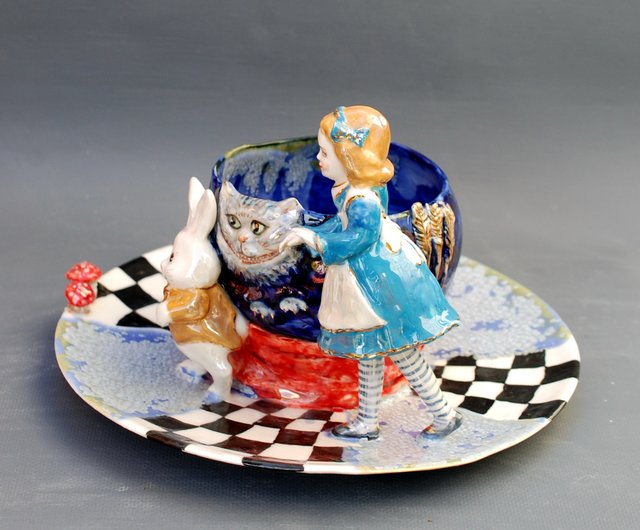 Alice in Wonderland Ceramic sculpture Decorative vase Porcelain figurine  白兔和貓故事 - Shop PorcelainShoppe Pottery & Ceramics - Pinkoi