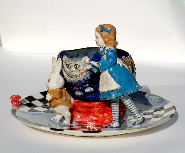 Alice in Wonderland Ceramic sculpture Decorative vase Porcelain figurine  白兔和貓故事 - Shop PorcelainShoppe Pottery & Ceramics - Pinkoi