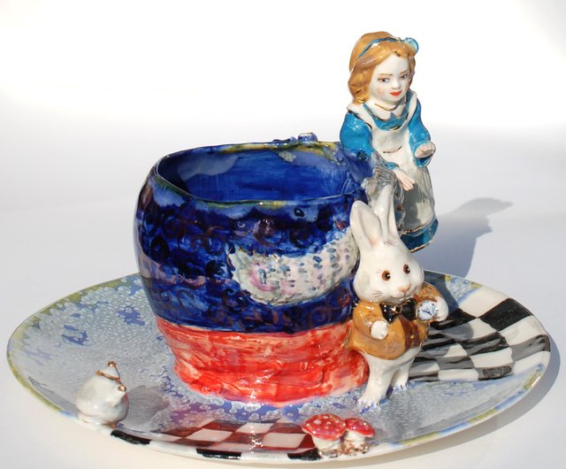 Alice in Wonderland Ceramic sculpture Decorative vase Porcelain figurine  白兔和貓故事 - Shop PorcelainShoppe Pottery & Ceramics - Pinkoi