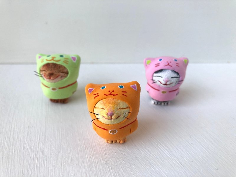 The cat wearing cat cloth - Items for Display - Clay 