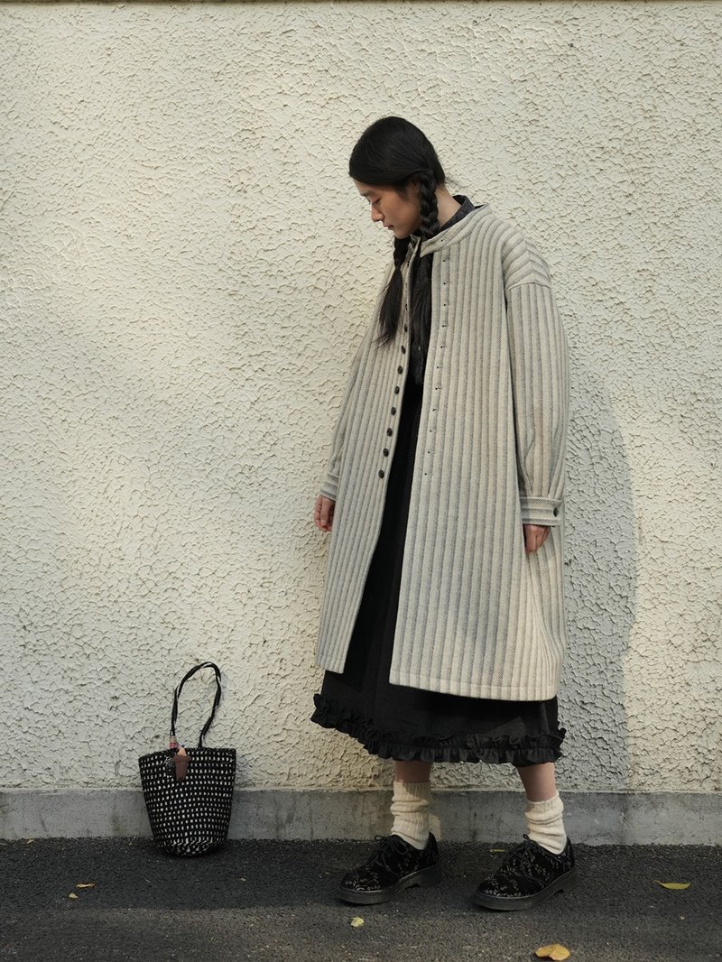 Retro stand collar beige vertical striped wool coat autumn and winter - เสื้อแจ็คเก็ต - ขนแกะ หลากหลายสี