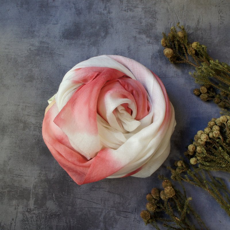 Plant-dyed cashmere cashmere scarf-pink snow - ผ้าพันคอถัก - ขนแกะ สึชมพู
