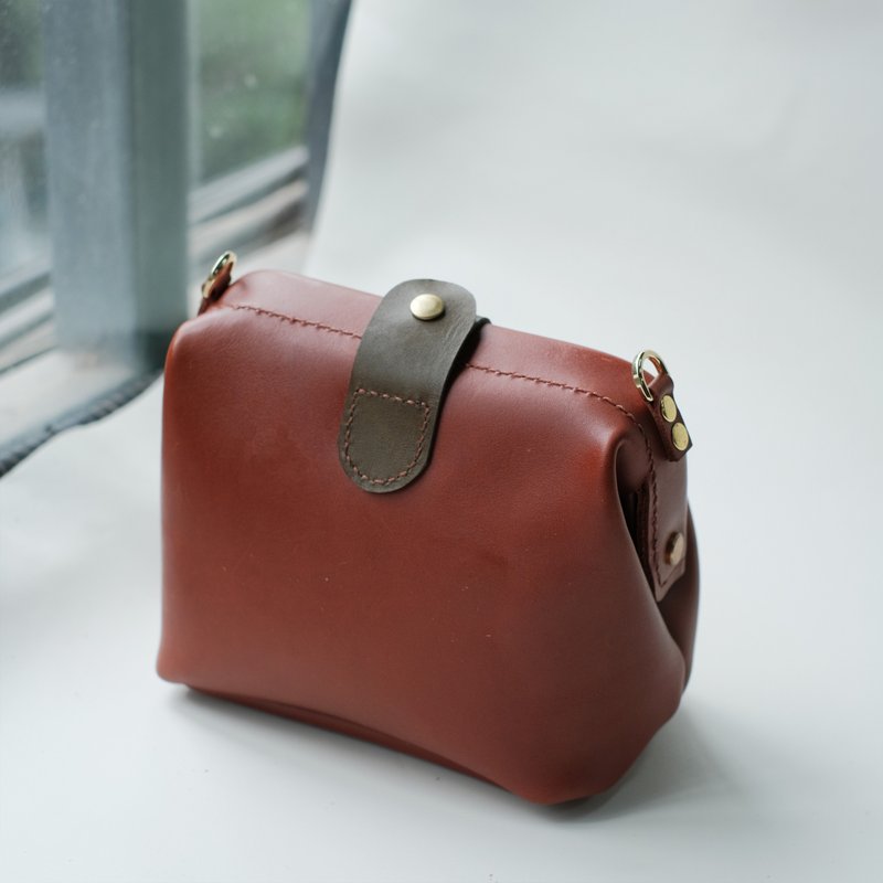 Red brown handmade gold ladies bag hand-sewn genuine leather chain messenger bag - กระเป๋าแมสเซนเจอร์ - หนังแท้ สีนำ้ตาล