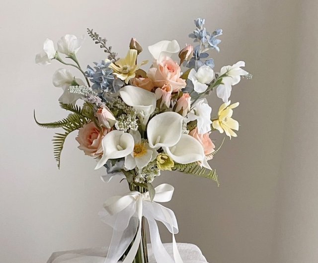 造花】白、イエロー、ブルーのオランダカイウバラ、造花、韓国風ブーケ