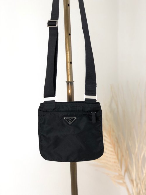 日本直送 名牌中古包 】PRADA プラダ トライアングルロゴ ショルダー