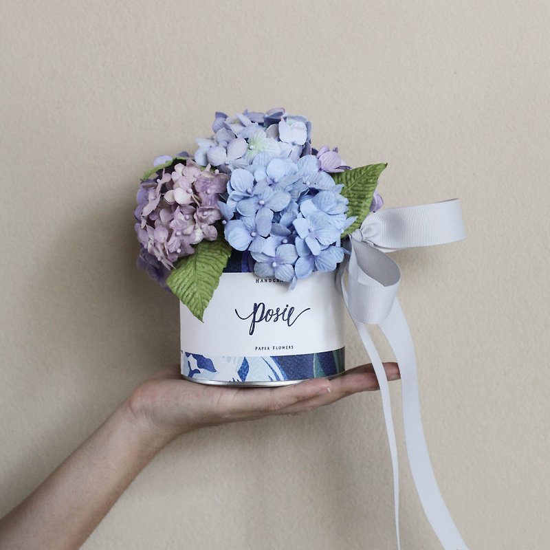 GM205 : กระปุกดอกไม้น้ำหอมขนาดกลาง ของขวัญแทนใจ ดอกไฮเดรนเยียล้วน ในโทนสีฟ้าม่วง - น้ำหอม - กระดาษ สีม่วง