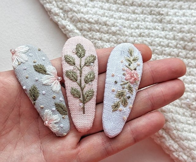 刺繍ヘアクリップ 花ベビーバレッタ 白花クリップ - ショップ