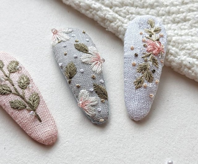 刺繍ヘアクリップ 花ベビーバレッタ 白花クリップ - ショップ
