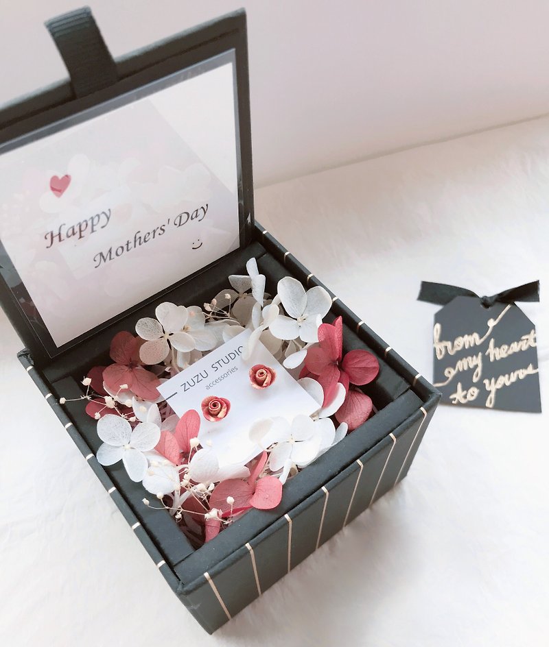 Eternal Flower Gift Box Optional Design Hall with an earring pair Price includes - ต่างหู - พืช/ดอกไม้ สีแดง