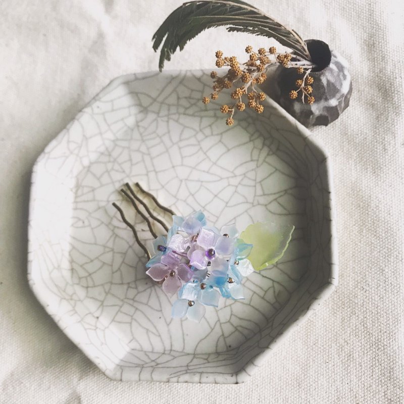 KOKONOE [Mingshui] Transparent resin hydrangea hydrangea flower ball hair ornament - Hair Accessories - Resin Purple