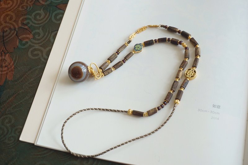 Natural Shen Dara dry agarwood agarwood wood beads agate transfer bead design hand string skirt hanging necklace - สร้อยข้อมือ - ไม้ สีนำ้ตาล