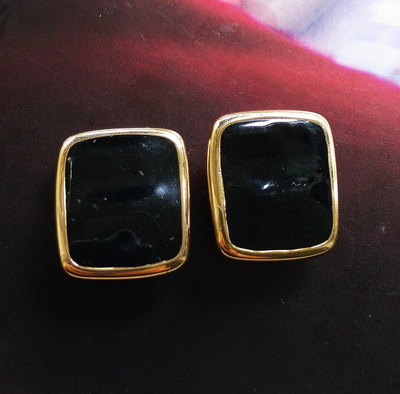 Vintage Jewelry 西洋古董飾品 MONET 方塊 黑琺瑯 夾式耳環 - 耳環/耳夾/耳骨夾 - 其他金屬 金色